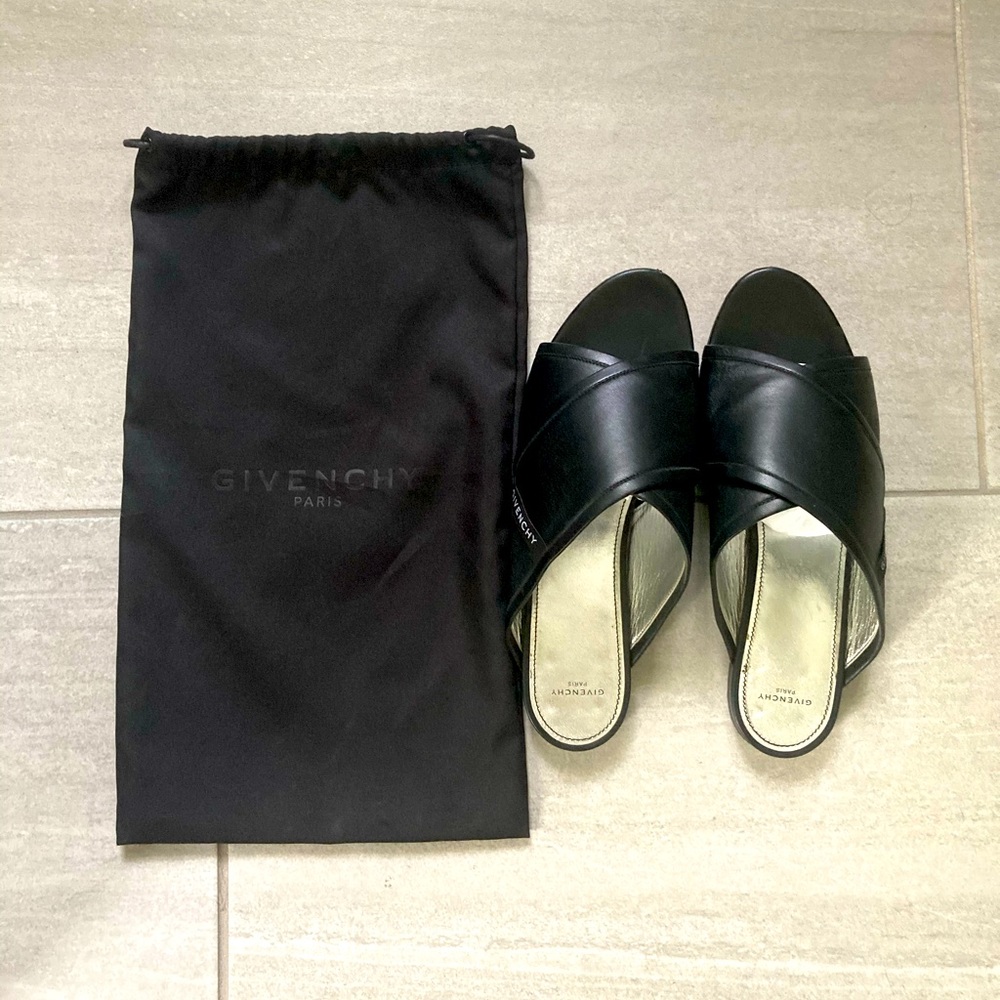 Givenchy crossover slides